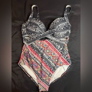 Geo print/Cutout One piece- 18